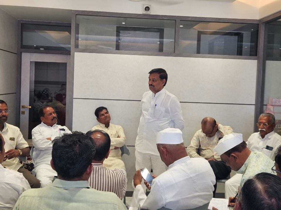 एकीच्या बळावर विकासाला नवी दिशा! विश्वमंगल मराठी फाउंडेशनच्या संघटन संवाद बैठकीत गाव, जिल्हा आणि समाजाच्या सर्वांगीण विकासासाठी एकत्रितपणे काम करण्याचा संकल्प. 🌱
