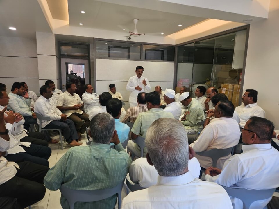 एकीच्या बळावर विकासाला नवी दिशा! विश्वमंगल मराठी फाउंडेशनच्या संघटन संवाद बैठकीत गाव, जिल्हा आणि समाजाच्या सर्वांगीण विकासासाठी एकत्रितपणे काम करण्याचा संकल्प. 🌱