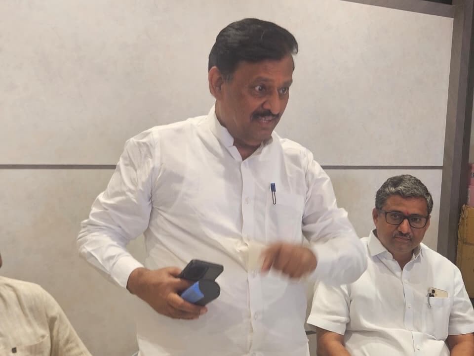 एकीच्या बळावर विकासाला नवी दिशा! विश्वमंगल मराठी फाउंडेशनच्या संघटन संवाद बैठकीत गाव, जिल्हा आणि समाजाच्या सर्वांगीण विकासासाठी एकत्रितपणे काम करण्याचा संकल्प. 🌱