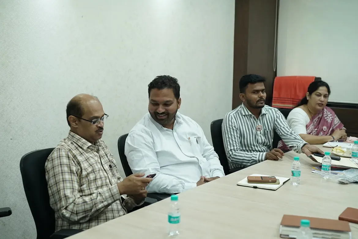 विश्वमंगल मराठी फाउंडेशनची साप्ताहिक आढावा बैठक पुणे येथे संपन्न
